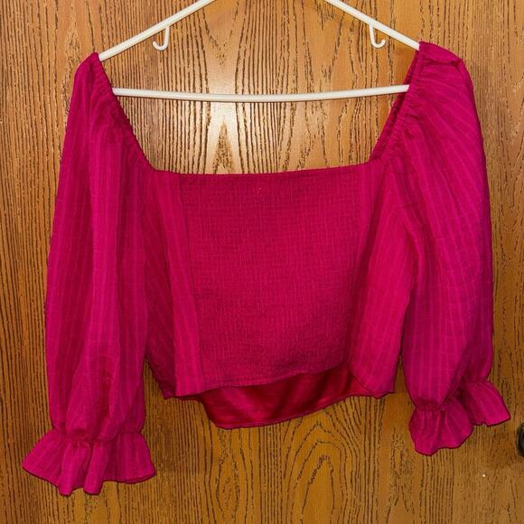 Altar’d State women’s pink twist puff sleeve cropped top shirt (size medium) - Picture 4 of 4